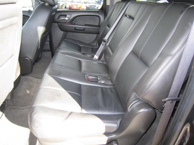 GMC Yukon XL 2010 photo 3