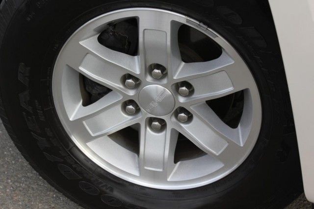 GMC Yukon XL 2011 photo 2