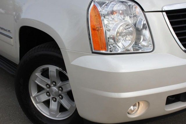 GMC Yukon XL 2011 photo 3