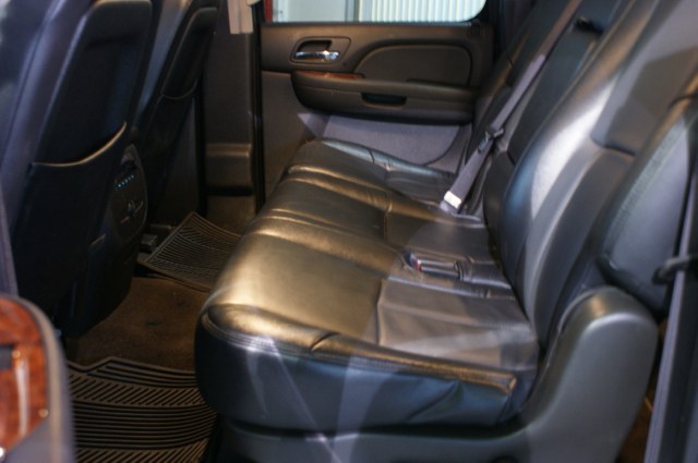 GMC Yukon XL 2011 photo 2