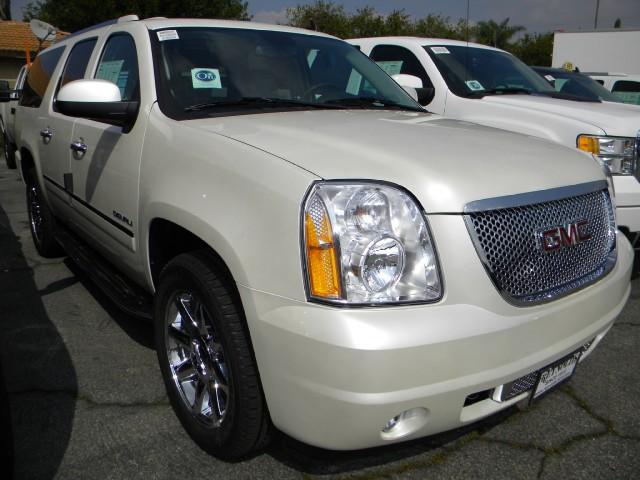 GMC Yukon XL 2011 photo 1