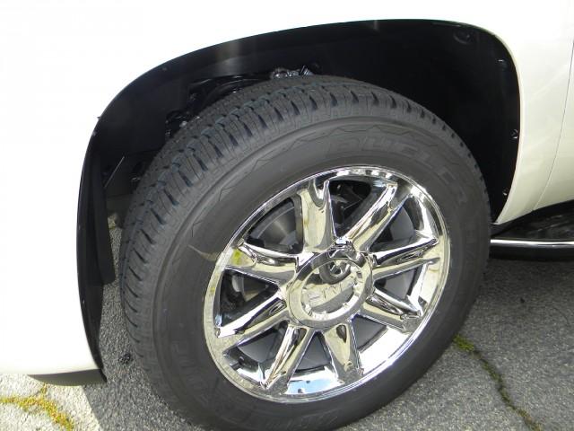 GMC Yukon XL 2011 photo 2