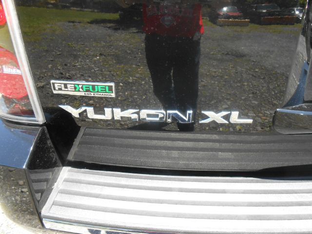 GMC Yukon XL 2011 photo 17