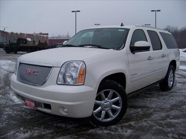 GMC Yukon XL EX Sedan 4D Sport Utility