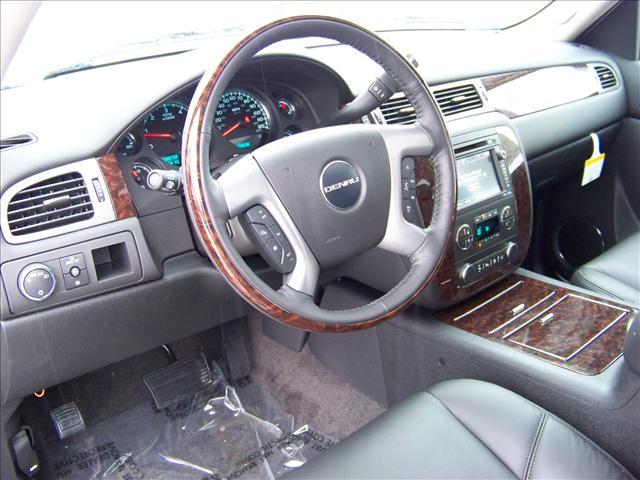 GMC Yukon XL 2011 photo 3