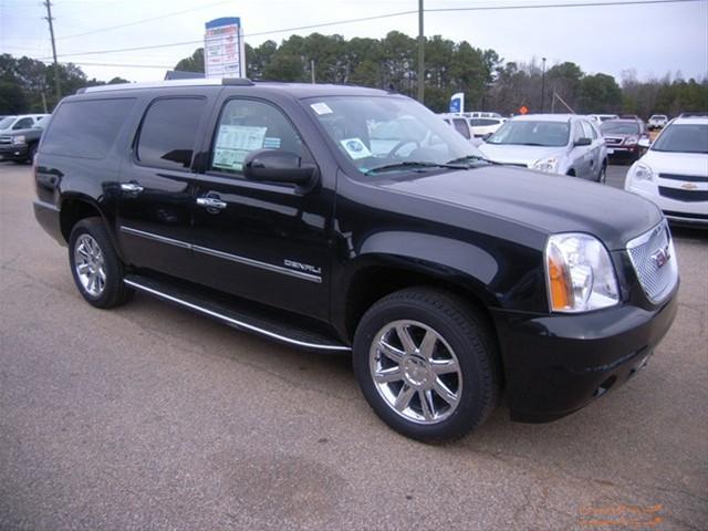 GMC Yukon XL 2011 photo 1