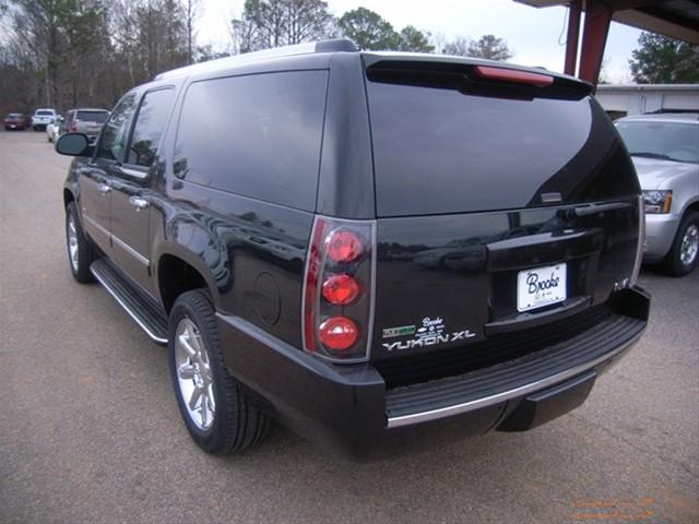 GMC Yukon XL 2011 photo 5