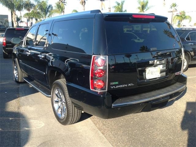 GMC Yukon XL 2012 photo 2