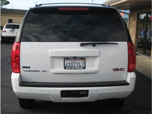 GMC Yukon XL 2012 photo 3