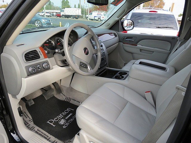 GMC Yukon XL 2012 photo 2