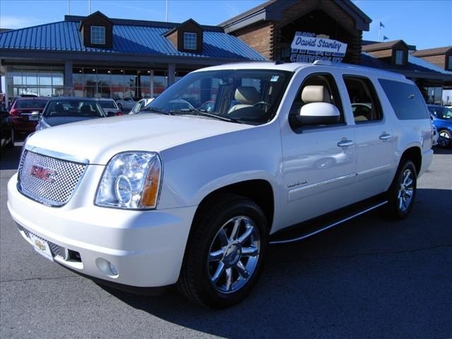 GMC Yukon XL 2012 photo 1