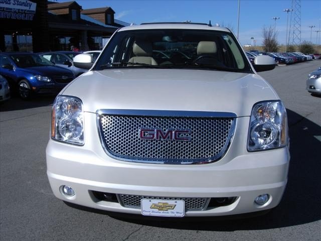 GMC Yukon XL 2012 photo 4