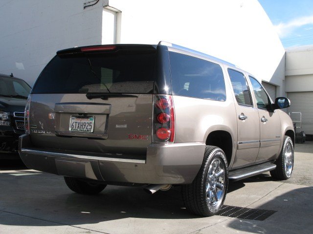 GMC Yukon XL 2012 photo 3