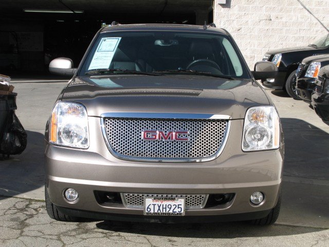 GMC Yukon XL 2012 photo 1