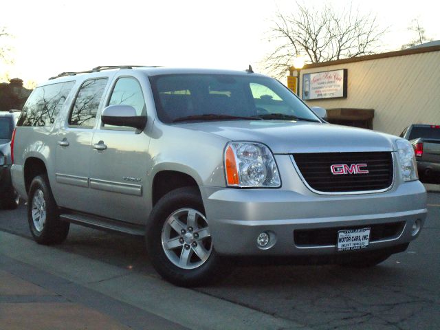 GMC Yukon XL 2013 photo 2