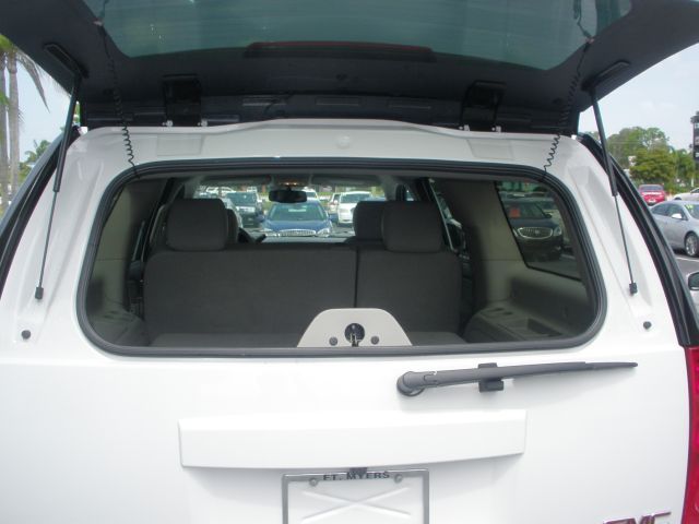 GMC Yukon XL 2013 photo 6