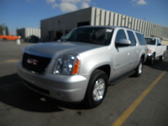 GMC Yukon XL 2013 photo 1