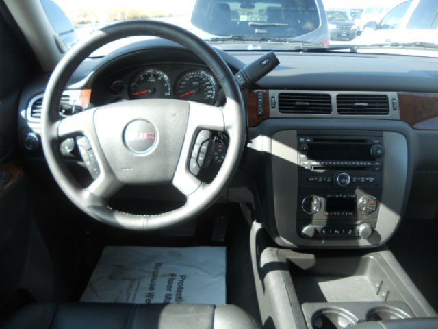 GMC Yukon XL 2013 photo 3