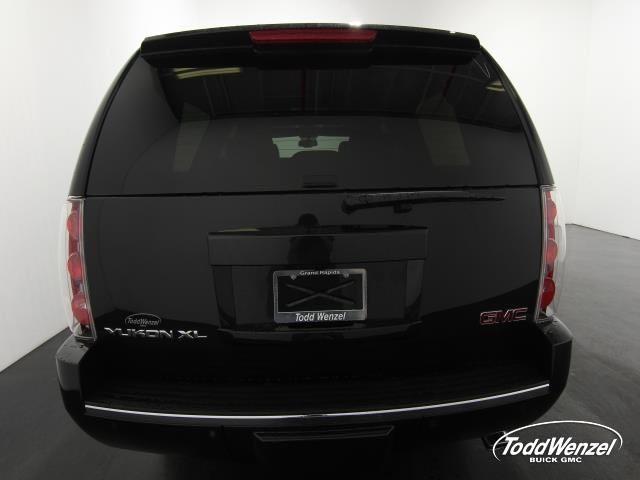 GMC Yukon XL 2013 photo 2