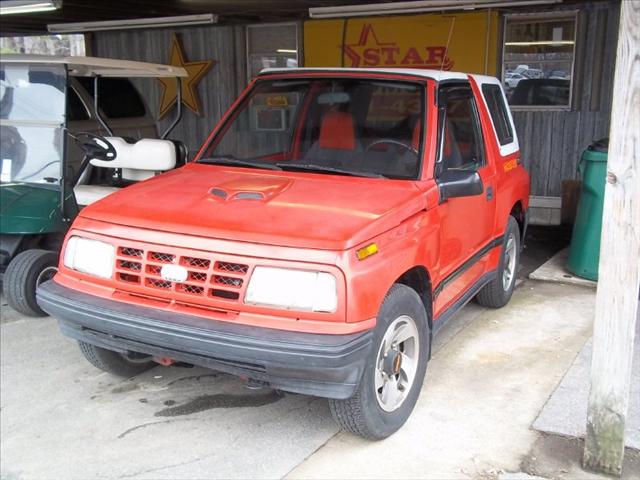 Geo Tracker 2dr Cpe I4 CVT 2.5 S Sport Utility