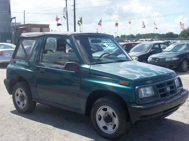 Geo Tracker 1996 photo 1