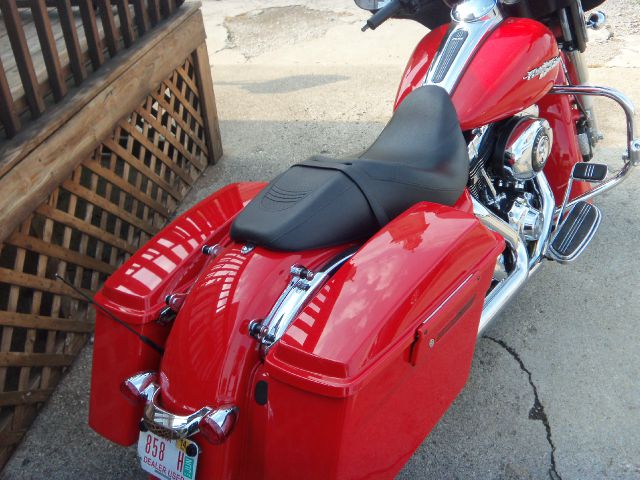 Harley Davidson FLHX 2010 photo 2