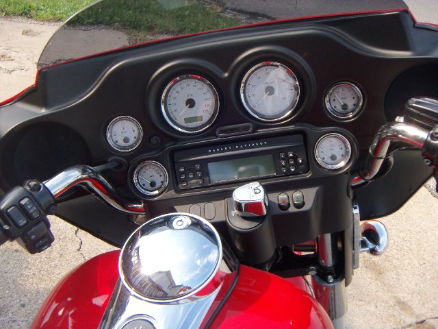 Harley Davidson FLHX 2010 photo 4