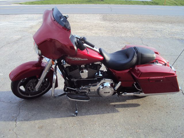 Harley Davidson STREET GLIDE 4dr Auto SE Ltd Avail Sedan Motorcycle