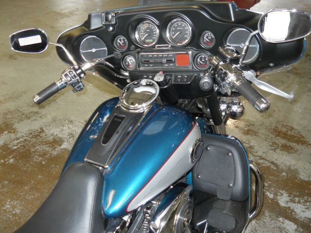 Harley Davidson ULTRA CLASSIC 5D SV FWD Motorcycle