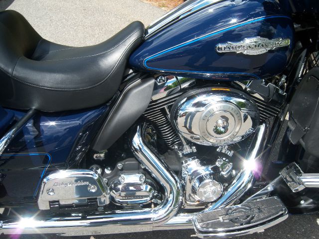 Harley Davidson FLHCTU 2010 photo 14
