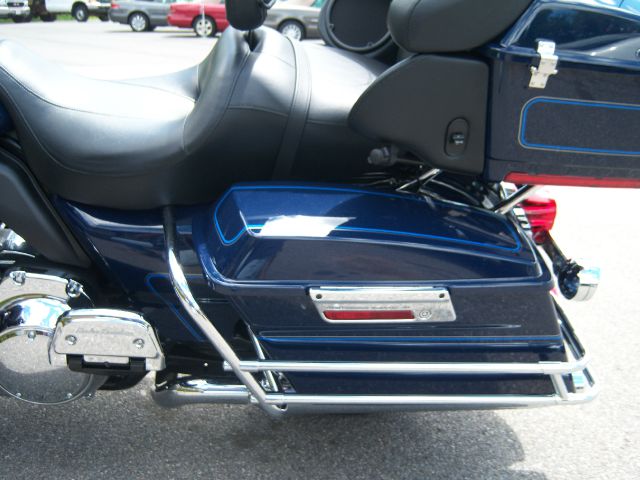 Harley Davidson FLHCTU 2010 photo 17
