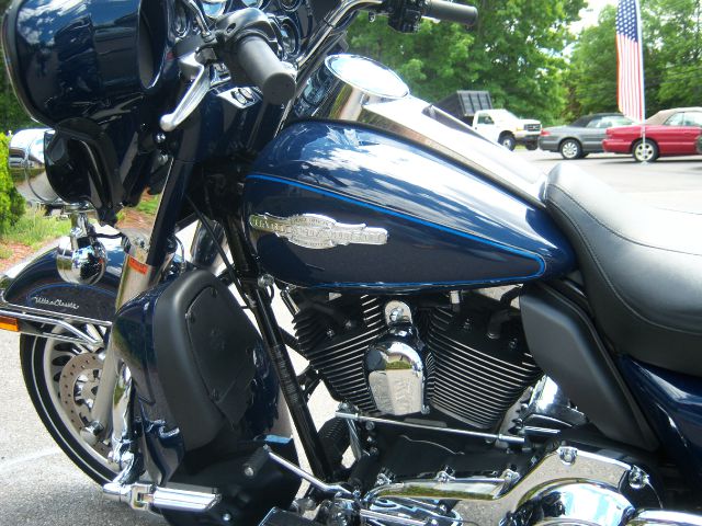 Harley Davidson FLHCTU 2010 photo 19