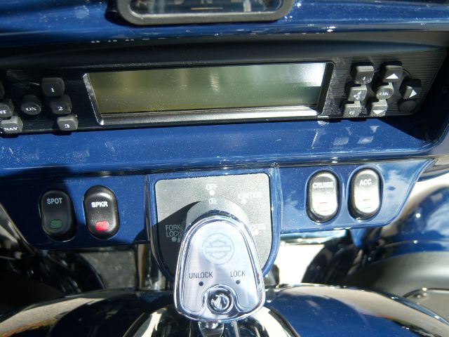 Harley Davidson FLHCTU 2010 photo 2