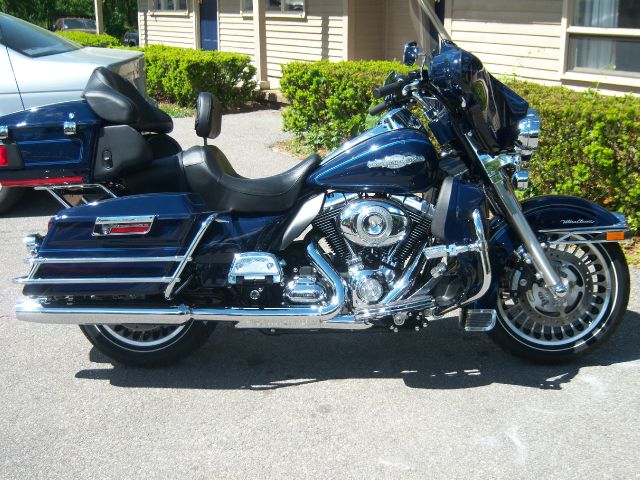 Harley Davidson FLHCTU 2010 photo 3
