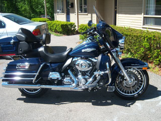 Harley Davidson FLHCTU 2010 photo 4