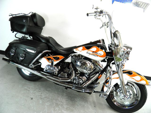 Harley Davidson FLHRCI ROAD KING CLASSIC 2014 photo 23