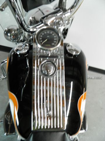 Harley Davidson FLHRCI ROAD KING CLASSIC 2014 photo 4