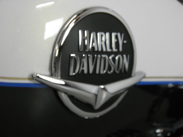 Harley Davidson FLHRC Road King Classic 2008 photo 26