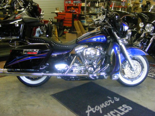 Harley Davidson FLHTCSE Xlt-2nd Bench-fwd-cd Player-5 Pass-1 Owner Motorcycle