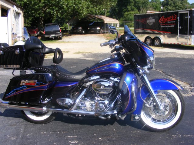 Harley Davidson FLHTCSE 2004 photo 2