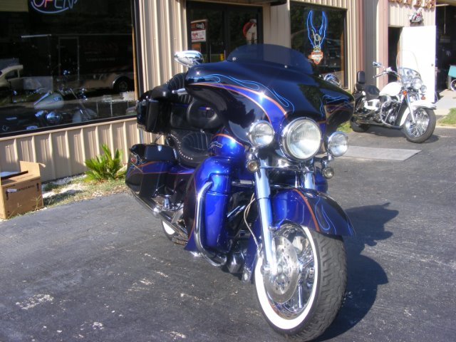 Harley Davidson FLHTCSE 2004 photo 3