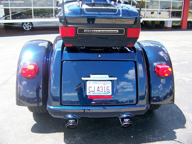 Harley Davidson FLHTCUTG Tri-Glide 2012 photo 2