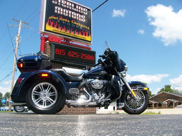 Harley Davidson FLHTCUTG Tri-Glide 2012 photo 4