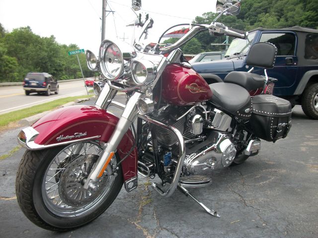Harley Davidson FLSTC Lariat/ 4 Wheel Drive Motorcycle
