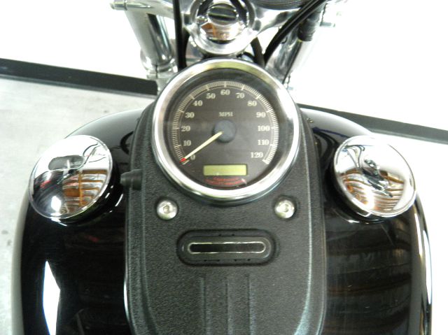 Harley Davidson FXDBI DYNA STREET BOB 2006 photo 2