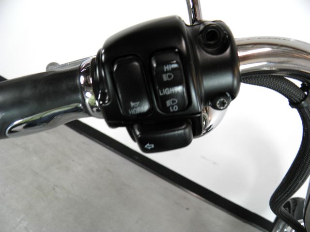 Harley Davidson FXDBI DYNA STREET BOB 2006 photo 3