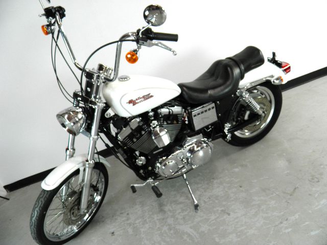 Harley Davidson XL1200C Sportster Custom 2002 photo 1
