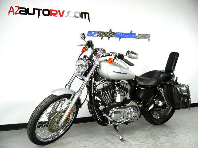 Harley Davidson XL1200C Sportster Custom 2006 photo 2