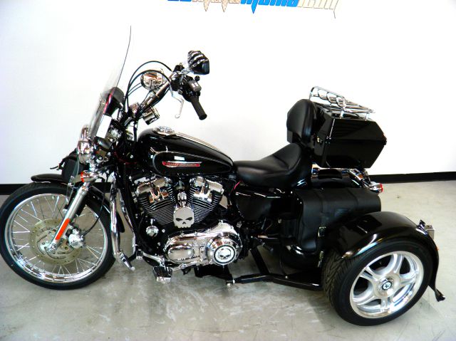 Harley Davidson XL 1200C Sportster Custom 2014 photo 2