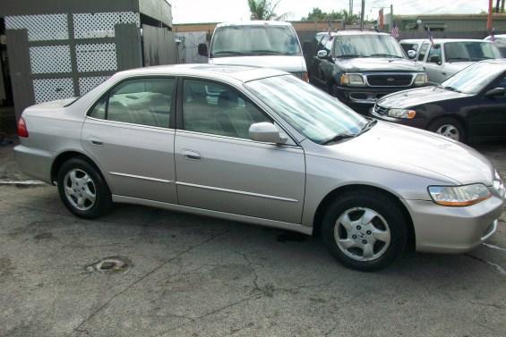 Honda Accord 1999 photo 1
